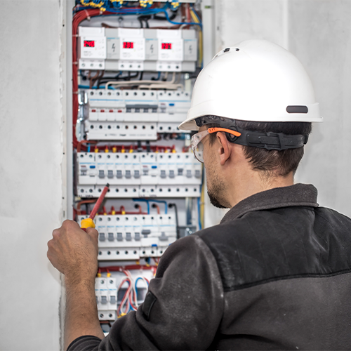 Instalações manutenção em cabine primária